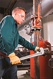 Эксплуатация алюминиевого прямого трубного ключа 24" Ridgid Aluminum Heavy Duty 824 Эксплуатация алюминиевого прямого трубного ключа 24" Ridgid Aluminum Heavy Duty 824