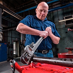 Эксплуатация алюминиевых прямых трубных ключей 24" Ridgid Aluminum Heavy Duty 824 Эксплуатация алюминиевых прямых трубных ключей 24" Ridgid Aluminum Heavy Duty 824