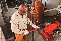 Эксплуатация ключа трубного прямого Ridgid Heavy Duty 14" Эксплуатация ключа трубного прямого Ridgid Heavy Duty 14"