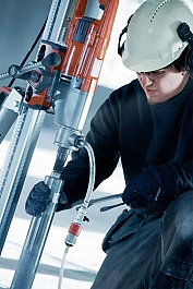 Использование дрелей алмазного бурения Husqvarna DM 220 Использование дрелей алмазного бурения Husqvarna DM 220