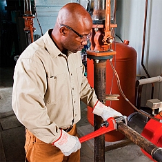 Использование ключа трубного прямого Ridgid Heavy Duty 14" Использование ключа трубного прямого Ridgid Heavy Duty 14"